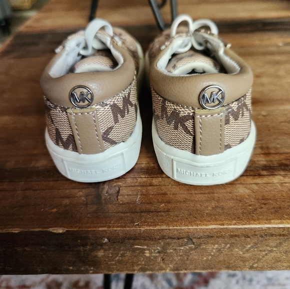 MICHAEL KORS  TODDLERS  SHOES SZ 5 - Picture 3 of 6
